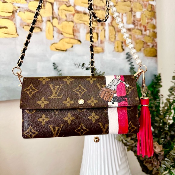 Louis Vuitton Limited Edition Bellboy Monogram Wallet - Picture 3 of 14